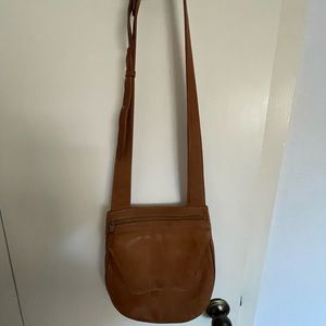 Travel Smith Adventure Gear Cross body bag in excellent condition. Lots of space